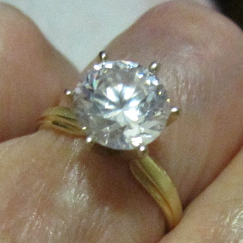 Solid 14KT Gold Diamonique CZ Ring - 3.2 gr - Not Scrap Size 6